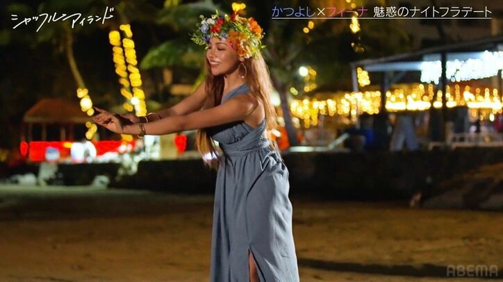 【写真・画像】スタイル抜群美女ダンサー、海外で活躍中のイケメンサッカー選手と絵の具まみれでキス！妖艶なダンスも披露 　2枚目