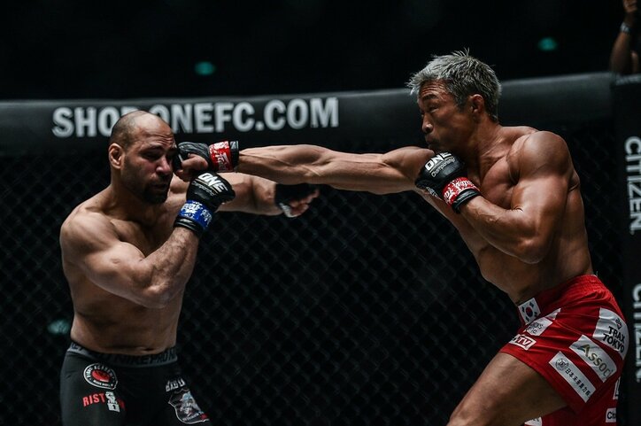 秋山成勲、KO復活の陰で相手の“ダウンシーン”が話題「欽ちゃん走り」「漫画みたい」