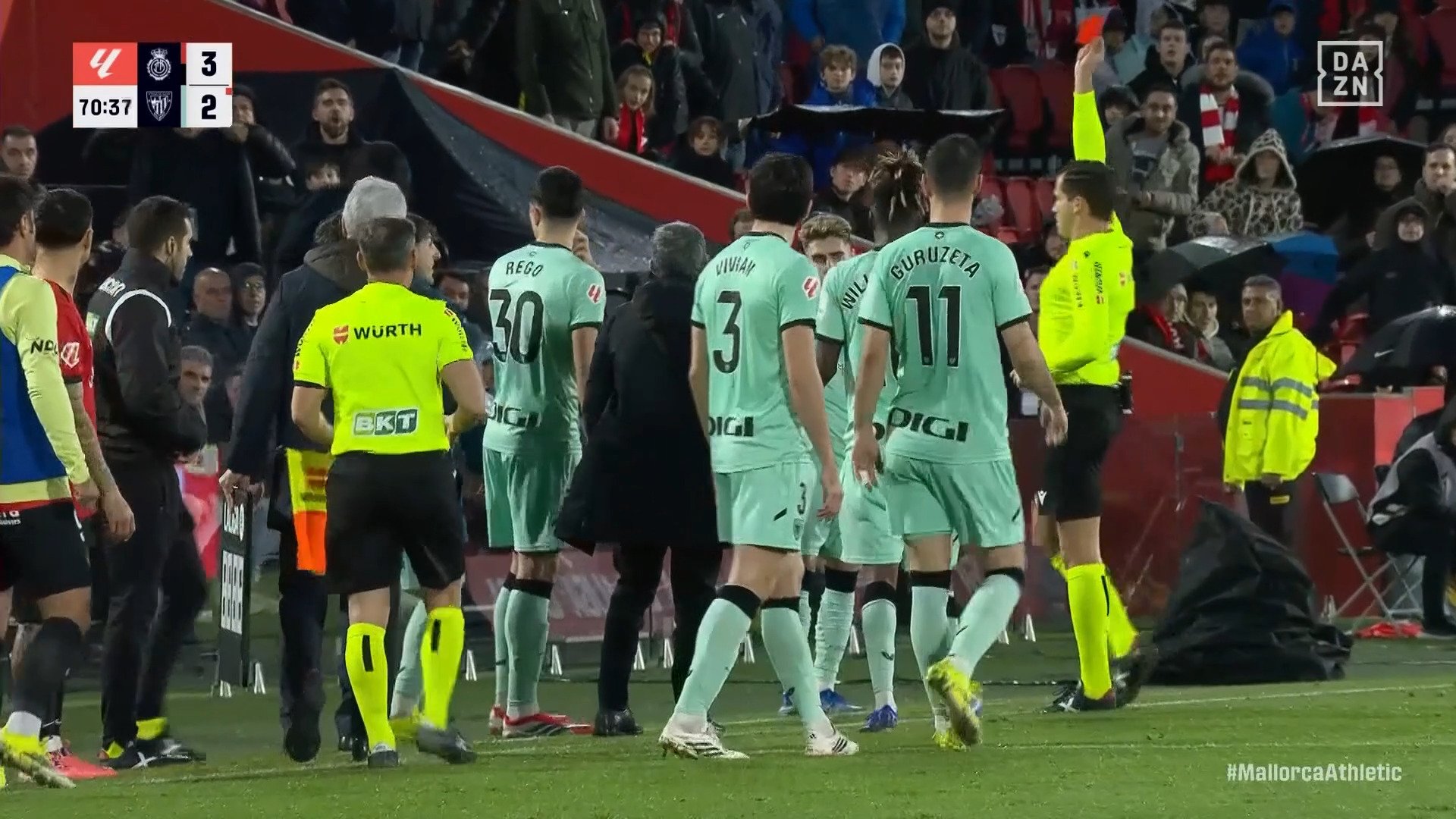 【映像】審判に抗議→レッドカード連発の瞬間