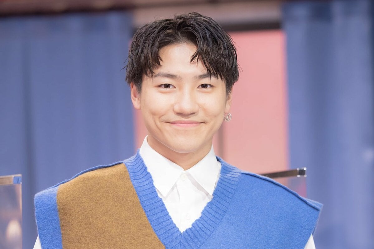 小森隼、フワちゃんが裾を直す“お茶目なひとコマ”を公開し「可愛すぎ