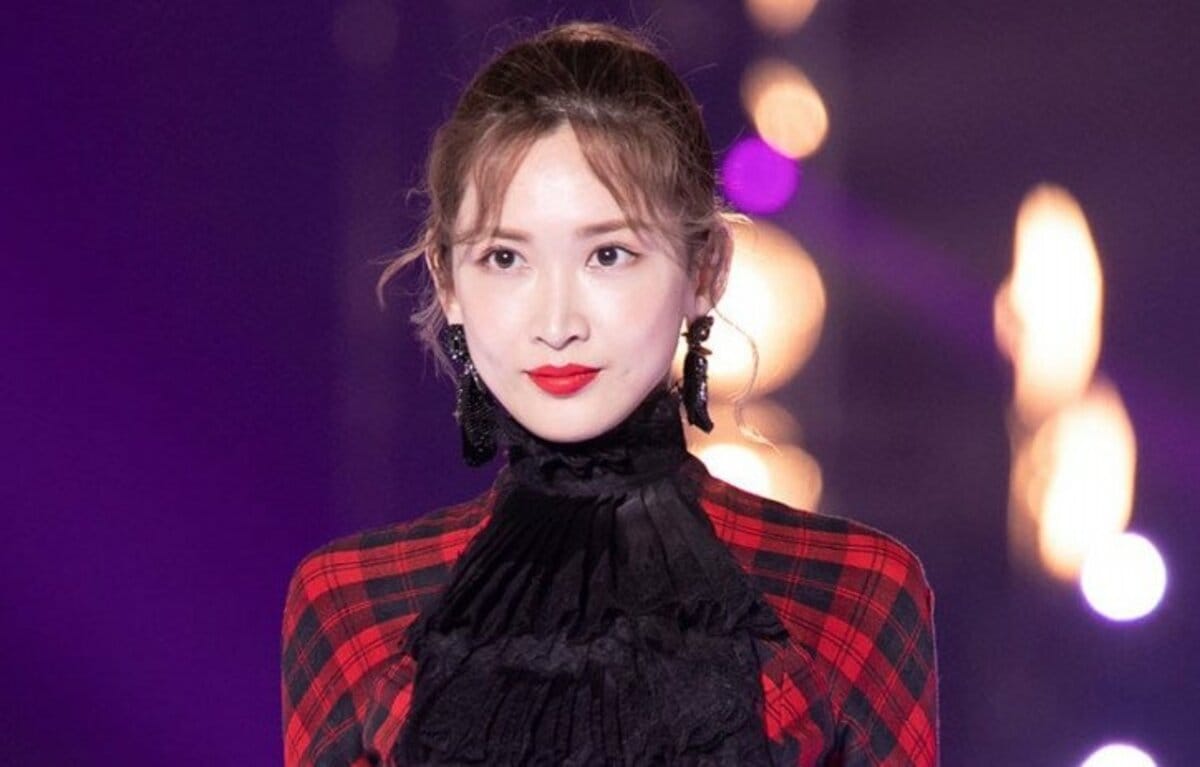 紗栄子 両親の若かりし頃の写真を公開 美男美女 パパ佐藤浩市にそっくり と話題に 話題 Abema Times