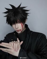 戦闘中の「呪術廻戦」伏黒恵をリアルに再現！コスプレイヤー・花曦の“流血ショット”に注目集まる