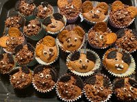 政井マヤ『クマ？犬？のカップケーキ』