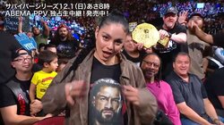 ハリウッド女優が突如、プロレスの観客席に…！ “コスプレ”登場に会場騒然