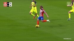 「まさに絶妙！」33歳元フランス代表FWの“20m級ループシュート”にサポーター熱狂 GKを「あざ笑う」芸術的ゴールの瞬間