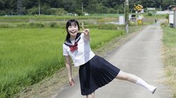 モデル・こまめ、無邪気な表情に小悪魔のような魅力も 1st写真集が10月31日発売