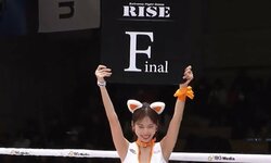 「ラウガわろてるやんw」リング上でもう一人のラウンドガールに“まさか”のハプニング発生 「めっちゃ困ってる」「かわいい」