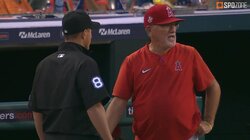 電話の不調でチャレンジができない“珍事”にマドン監督不満顔も…ファン爆笑「カブレラのイタズラか」