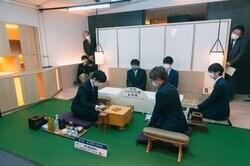 藤井聡太王将＆羽生善治九段が対局場検分 最年少五冠誕生の地・立川で勝ち星を手にするのはどっちだ／将棋・王将戦七番勝負第4局