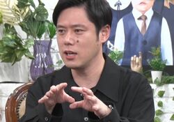 肉片のついた歯や爪がぎっしり…謎の小瓶を保管していた隣人、逮捕でわかった衝撃の事実にかまいたち戦慄「怖すぎる」