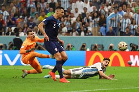 【W杯】アルゼンチンPK判定に異議「ペナルティーない」　日韓大会主審が“証拠画像”で主張も止まぬ賛否の声