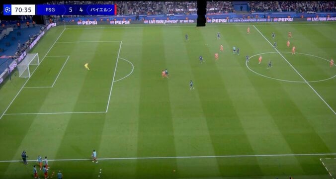 スタジアム騒然！怪物FWケイン、約30メートル“超絶ループパス”炸裂「エグすぎやろ」「うおおおお」衝撃の“神アシスト”にファン驚愕 2枚目