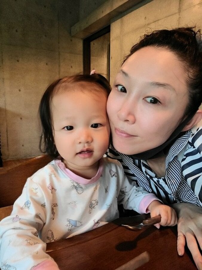 小原正子、夫・マック鈴木が不在でワンオペ育児「慣れない場所で3人を操縦」 1枚目