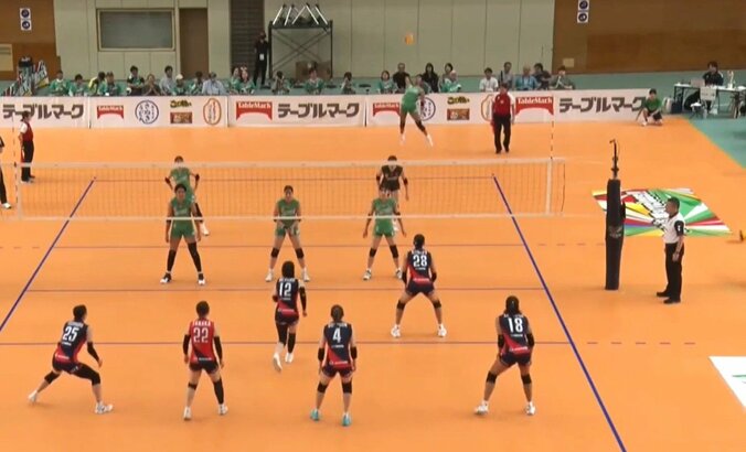 強烈サーブが炸裂