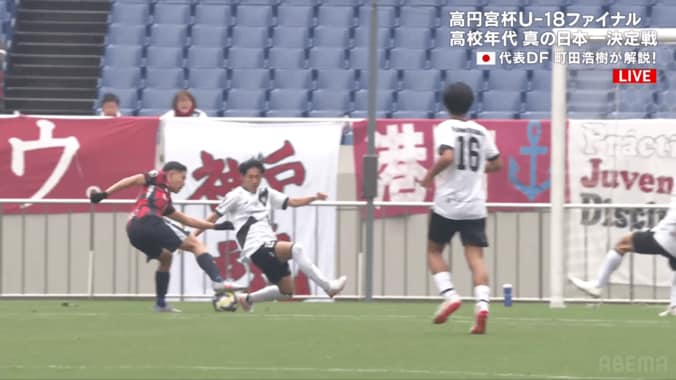 「完全に騙した！」鹿島ユース10番の“２人翻弄キックフェイント”にネット騒然「何だあの落ち着き…」「マジで高２？」平島大悟がゴラッソで３冠貢献 3枚目
