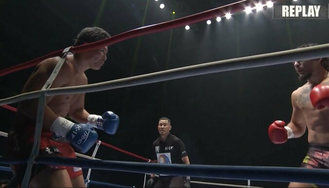 右ハイで“立ったまま”失神させる衝撃KO 「34戦無敗、30KO」のファイターに戦慄走る 5枚目