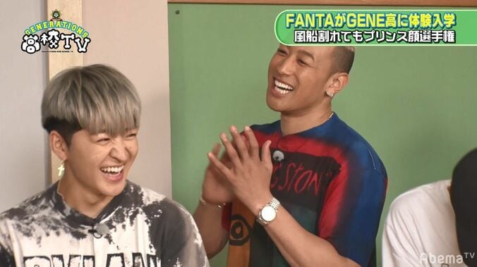 亜嵐、セクシーキメ顔で風船割り！まるでPVのような仕上がりにメンバー爆笑 3枚目