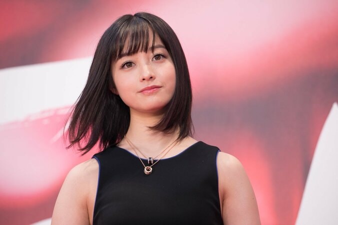 橋本環奈の制服姿オフショットにファン興奮「世界一可愛いです」「天使ですよね？」 1枚目