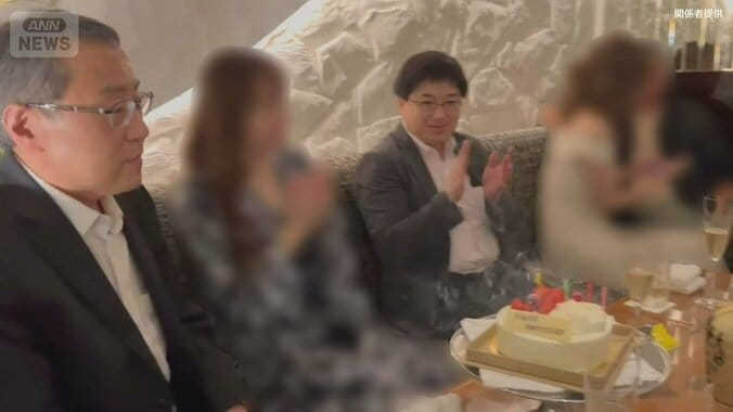 銀座の高級クラブで行われた佐藤被告の誕生日パーティー」