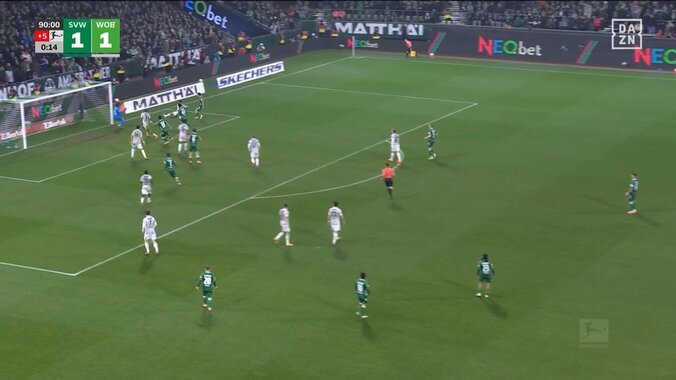 日本代表DF、ドンピシャボレーで勝ち越しゴール“未遂”… 味方のファークロスに完璧に合わせるもビッグセーブで防がれた瞬間 5枚目