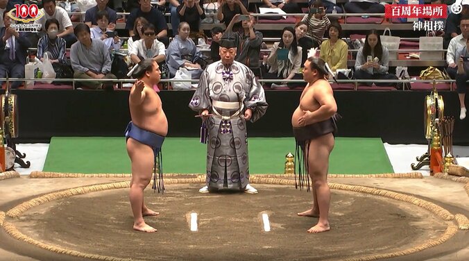 神相撲を行った若隆景と霧島