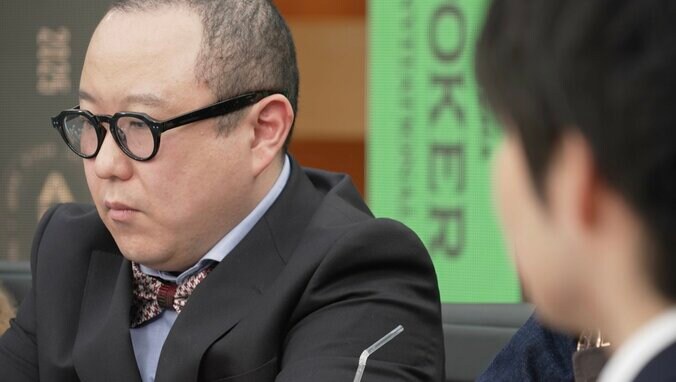 【映像】「怖すぎる」ポーカープロの“能面ブラフベット”