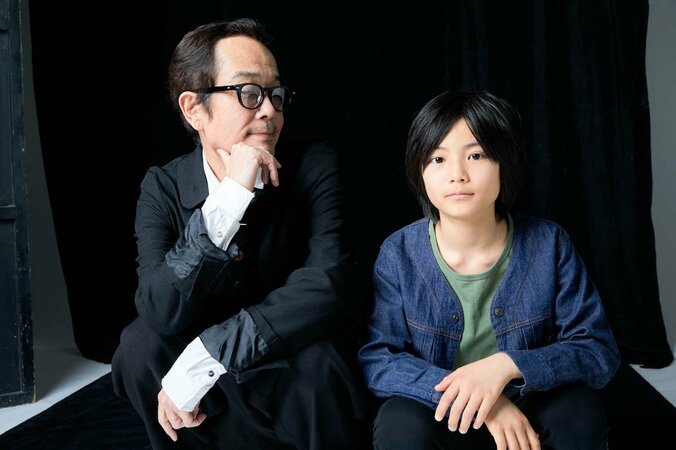 『万引き家族』リリー・フランキー×城桧吏インタビュー 「カットがかかると震えがピタッと止まった」 5枚目