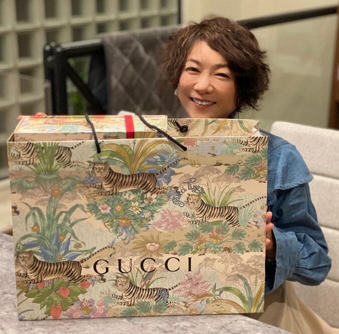  堀ちえみ、夫から誕プレで貰った『GUCCI』のバッグを絶賛「すごい素敵」  1枚目