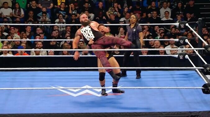 巨体が見事に持ち上がった瞬間