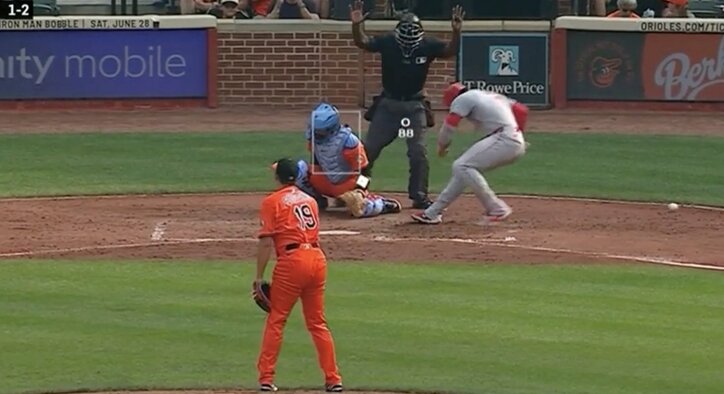 【写真・画像】打てるわけねえ！ 菅野智之の魔球に“イライラ”「そらキレる」 外角低めギリギリを突く→打者が動けず“見逃し三振”「これぞベテラン」　1枚目