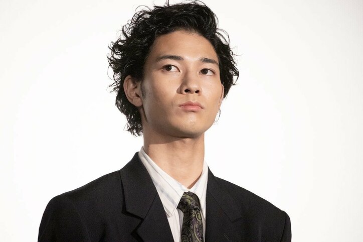 片寄涼太、鈴木伸之、町田啓太、佐野玲於ら“王子たち”が白石聖の似顔絵で対決!『PRINCE OF LEGEND』初日舞台挨拶