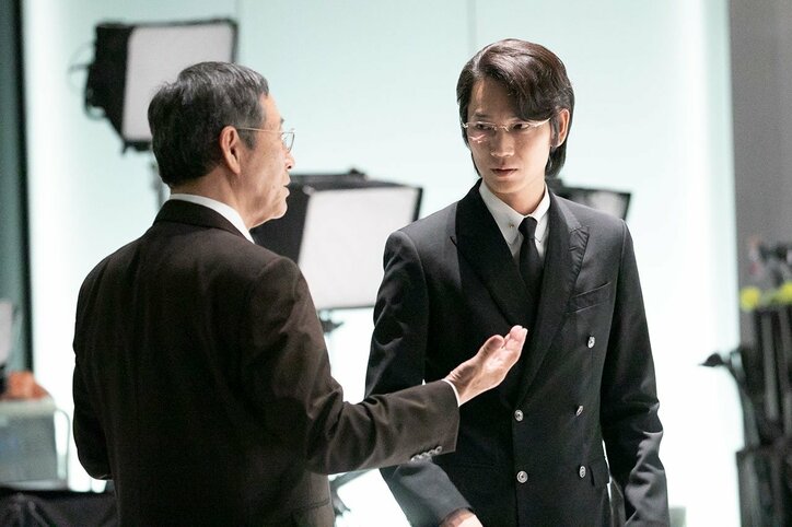綾野剛「男として見てくれた」と小林薫に感謝 ドラマ『ハゲタカ』がクランクアップ