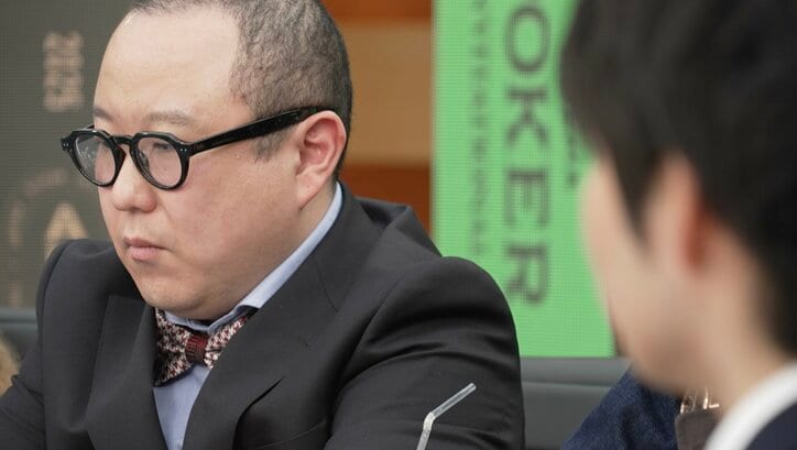 【映像】「怖すぎる」ポーカープロの“能面ブラフベット”