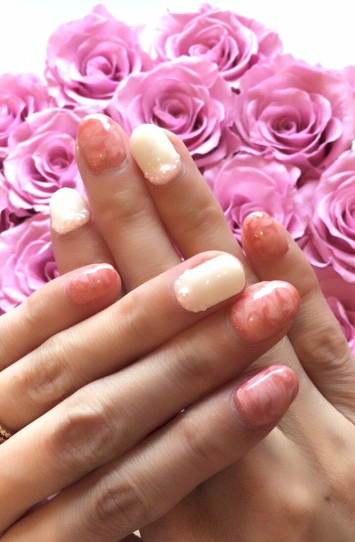 上原さくら 1番好き な色合いのネイルを紹介 可愛い お洒落 の声 話題 Abema Times