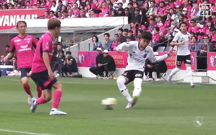 【写真・画像】「レッドカードだろ！」名古屋FWの“超危険タックル”に批判殺到「悪質」「あのスピードで真後ろは…」広島FWが負傷退場→監督も判定に激昂「審判も罰を受けるべき」　1枚目