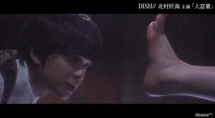 北村匠海、かかとを愛する変態大富豪役を演じ視聴者大興奮「君のかかとを食べたい」