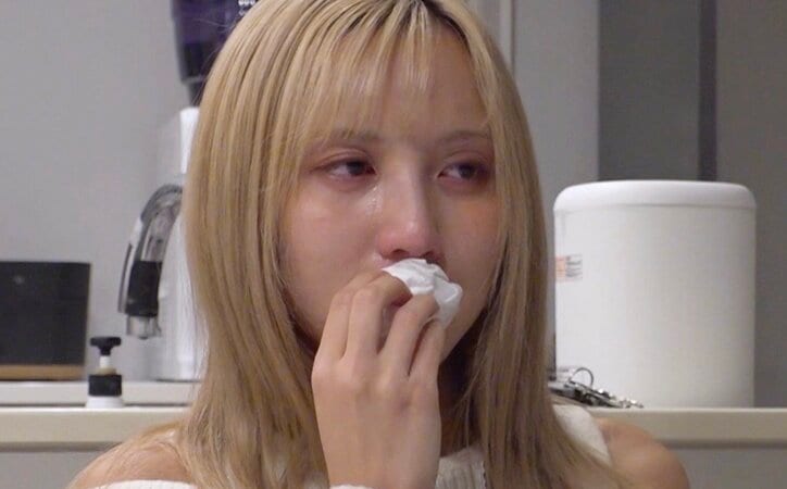 【写真・画像】中学の時に母が再婚…“26歳差婚夫婦”の27歳美人妻「小さい頃にお母さんに言えなかったことを夫に言っていた」過去のトラウマとその影響　3枚目