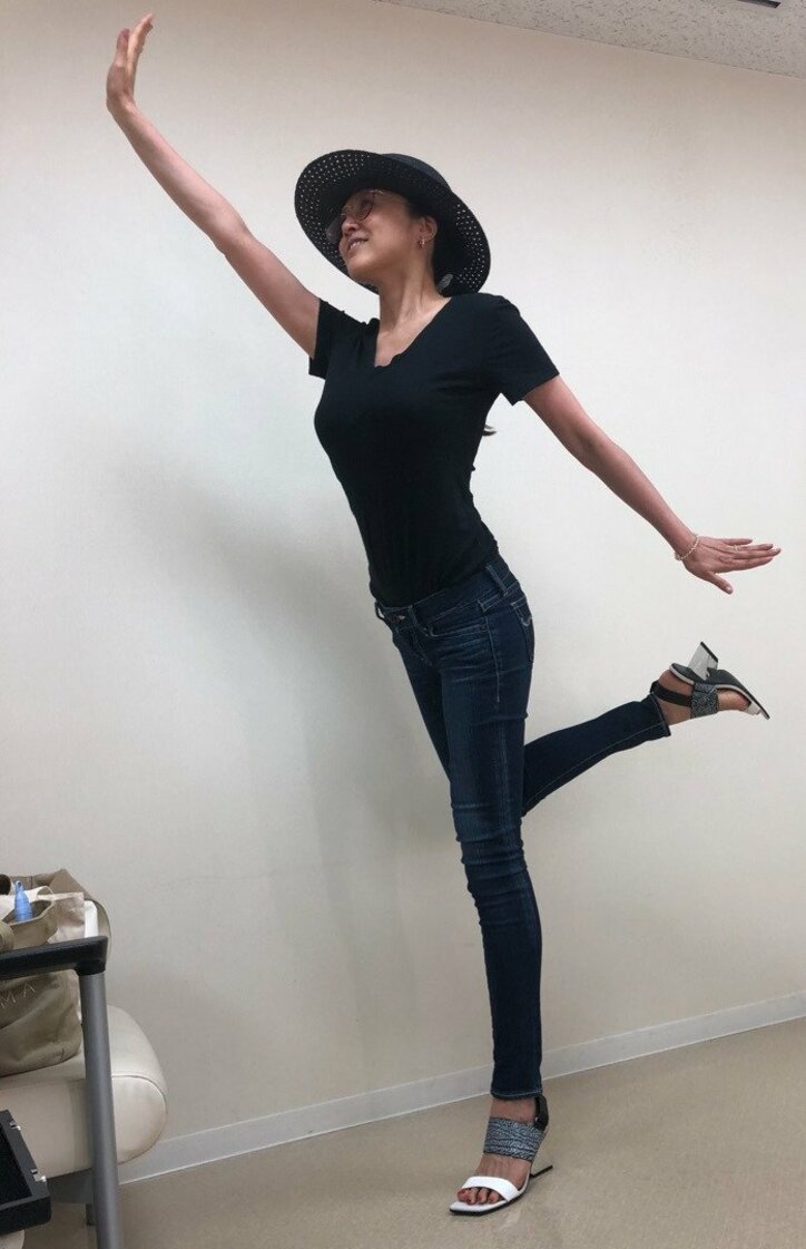 藤原紀香、修正なしの全身ショットに「完璧美ボディ」「憧れます」の声