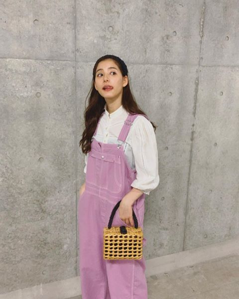 新木優子 ピンクのオーバーオール姿に ぎゃんかわ スタイル抜群 とファン絶賛 話題 Abema Times
