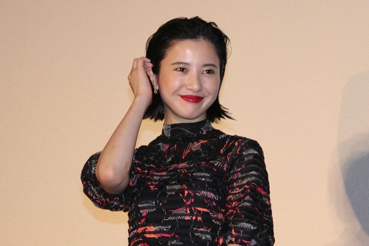 吉高由里子 プライベートでハイボールを飲む秘蔵ショット公開 お似合い 本当に可愛くて美しい 話題 Abema Times