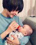 平祐奈、甥っ子にミルクをあげる微笑ましいショット公開 「癒ししかない」「どちらも天使」の声