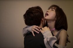 玄関で衝撃の濡れ場！篠田麻里子、体当たり演技に視聴者爆笑「キモくて最高」「なんつードラマやねんw」『離婚しない男』