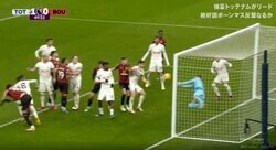 スタジアム騒然！「ヤバっ！」「スゴすぎるだろ」超人的反応で“神業スーパーセーブ”を炸裂した瞬間　毎試合ビッグセーブを連発するイタリア代表GKの超絶プレー