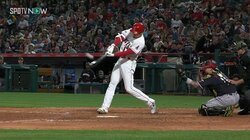 「やっぱりショーヘイさんはすごいんだ…」大谷翔平、豪快アーチを祝福した仲良しバットボーイが送る羨望の眼差し