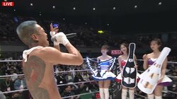 【画像】芦澤に絡まれ“ドン引き”のラウンドガール