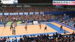 守備範囲が広すぎる！男子バレー・東レ静岡がまさかの“衝撃プレー” 観客席の椅子を飛び越える→右手一本“昇竜拳レシーブ”