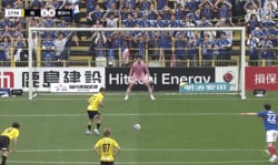 「森保さん、PK対策にいかがですか？」柏MFの“17秒トコトコPK”が話題沸騰！「誰か歩数を計測して笑」「独特すぎる」