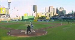 球場騒然！ 大谷翔平、強烈打球で“まさかの光景”「怖っ！」「危なすぎる」一塁コーチに“想定外のハプニング”でヒヤリ「笑えないw」