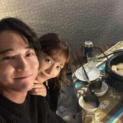 「結婚生活延長してほしい」「もう完全に惚れてる顔」浅香航大＆トリンドル玲奈、屋上での密着ショットに反響