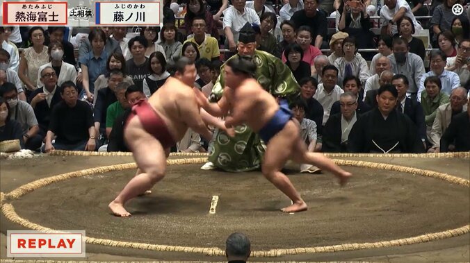 「あたみんキレたの初めて見た」「さすがにキレる」熱海富士、藤ノ川の“一撃”に覚醒？ 激しく寄り倒す 4枚目